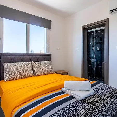 Sky 2-bedroom In Lägenhet