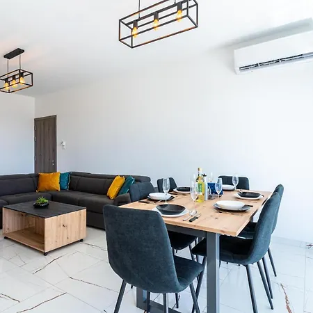Sky 2-bedroom In Lägenhet Larnaca